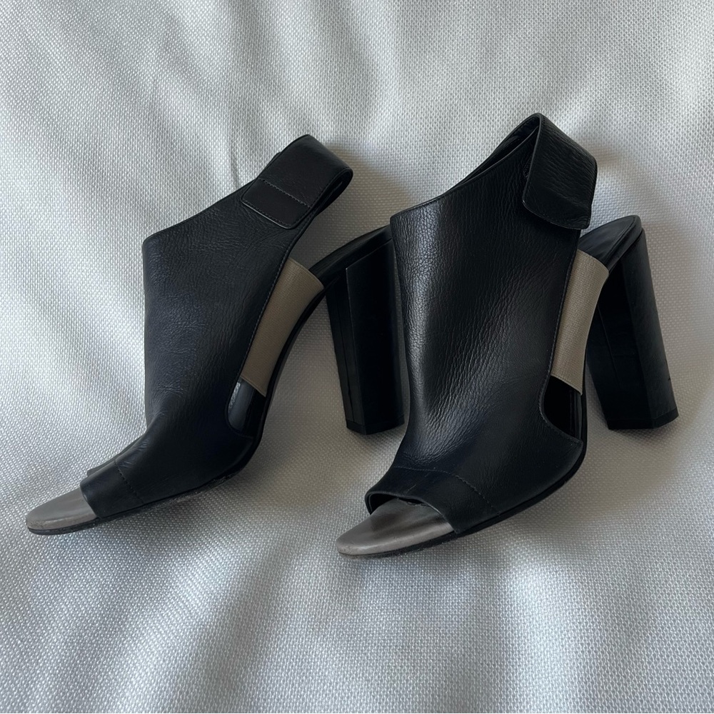 VINCE Black Leather Peep Toe Heels Booties Chunky Heel Shoe Size 7.5 - Picture 2 of 10